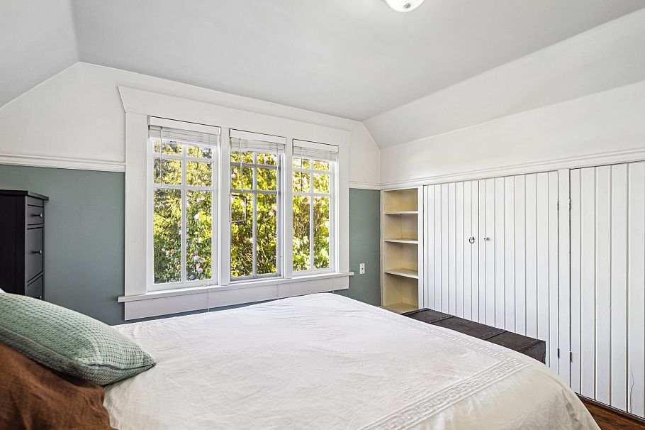 341 W 22nd Street North Vancouver, BC - 23