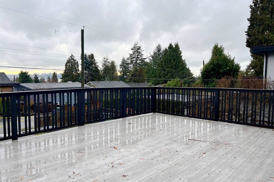 515 W Queens Road North Vancouver, BC - 15