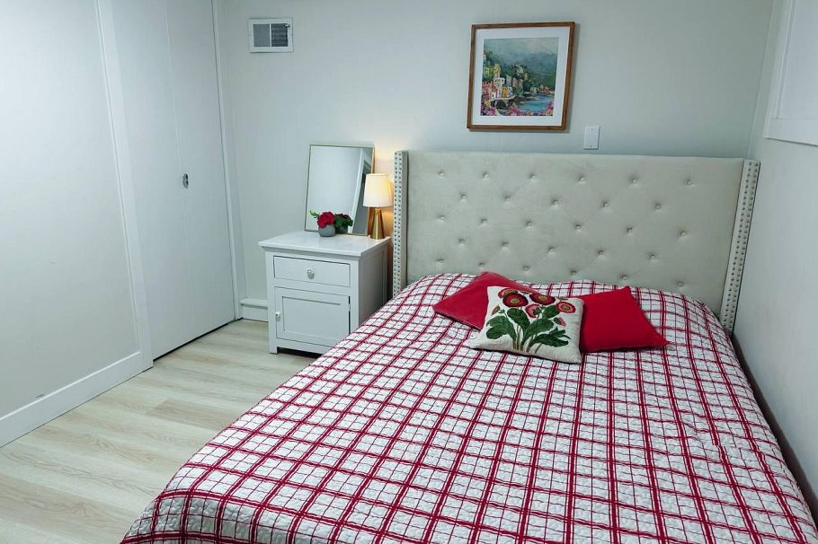 515 W Queens Road North Vancouver, BC - 23