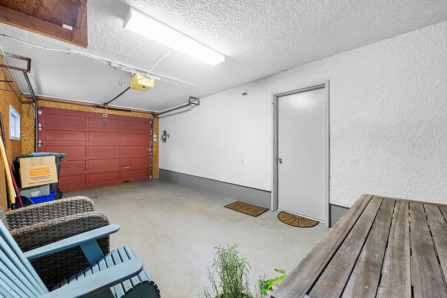 2086 Tompkins Crescent North Vancouver, BC - 25