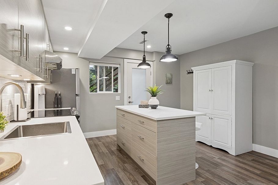 1433 Mcnair Drive North Vancouver, BC - 22