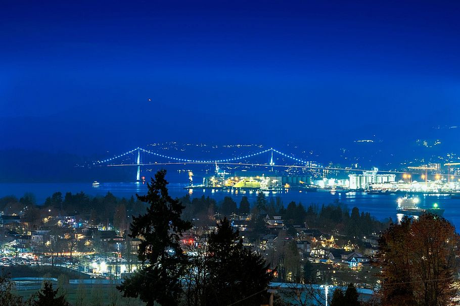 3679 Pandora Street Vancouver, BC - 36