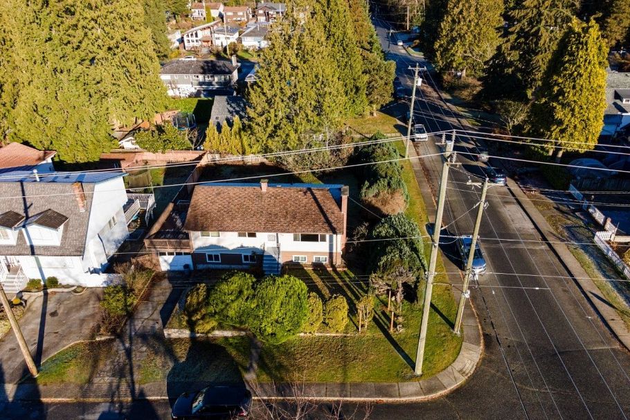 780 E 16th Street North Vancouver, BC - 9