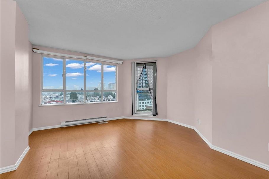 910 3489 Ascot Place Vancouver, BC - 1