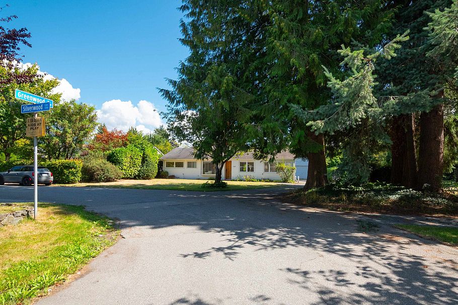 1150 Silverwood Crescent North Vancouver, BC - 32