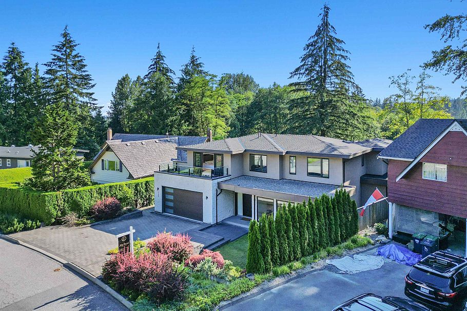 5199 Cliffridge Avenue North Vancouver, BC - 3