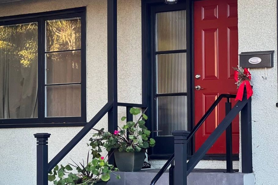 515 W Queens Road North Vancouver, BC - 2