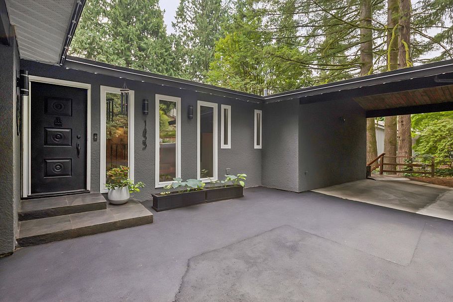 1433 Mcnair Drive North Vancouver, BC - 2