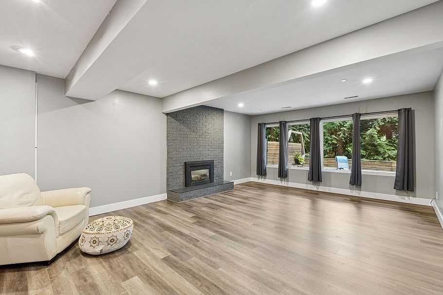 1433 Mcnair Drive North Vancouver, BC - 24