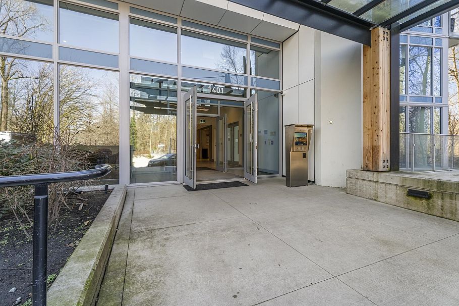 1004 1401 Hunter Street North Vancouver, BC - 2