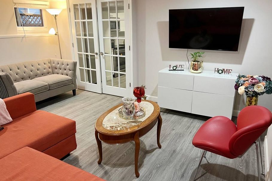 515 W Queens Road North Vancouver, BC - 18