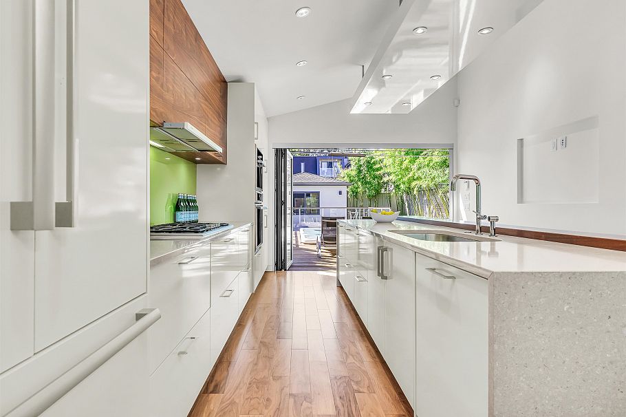 534 E 29th Avenue Vancouver, BC - 3