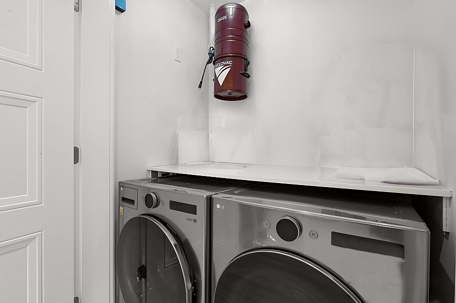 2377 W 7th Avenue Vancouver, BC - 35