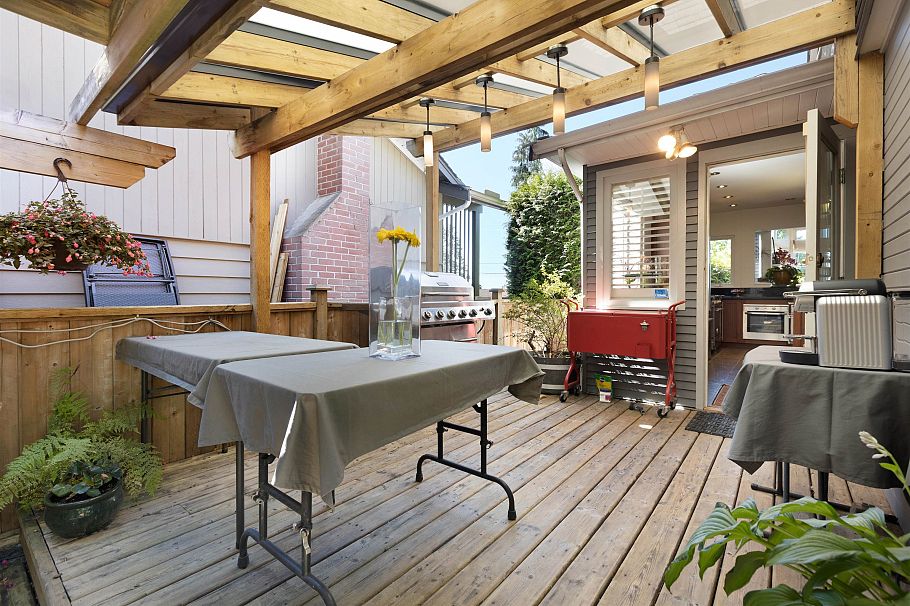 670 Montroyal Boulevard North Vancouver, BC - 30