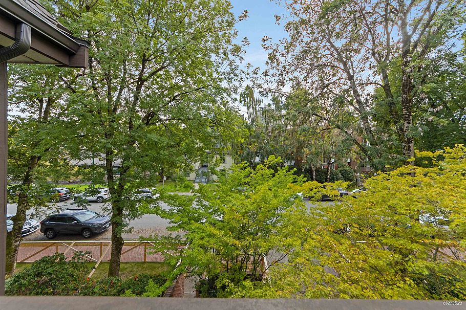 302 1633 W 11th Avenue Vancouver, BC - 18