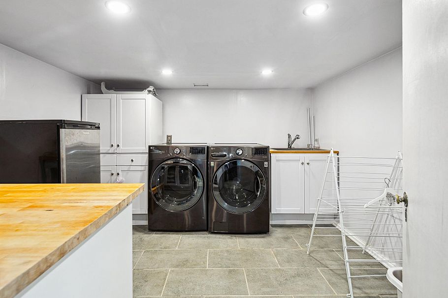 341 W 22nd Street North Vancouver, BC - 34