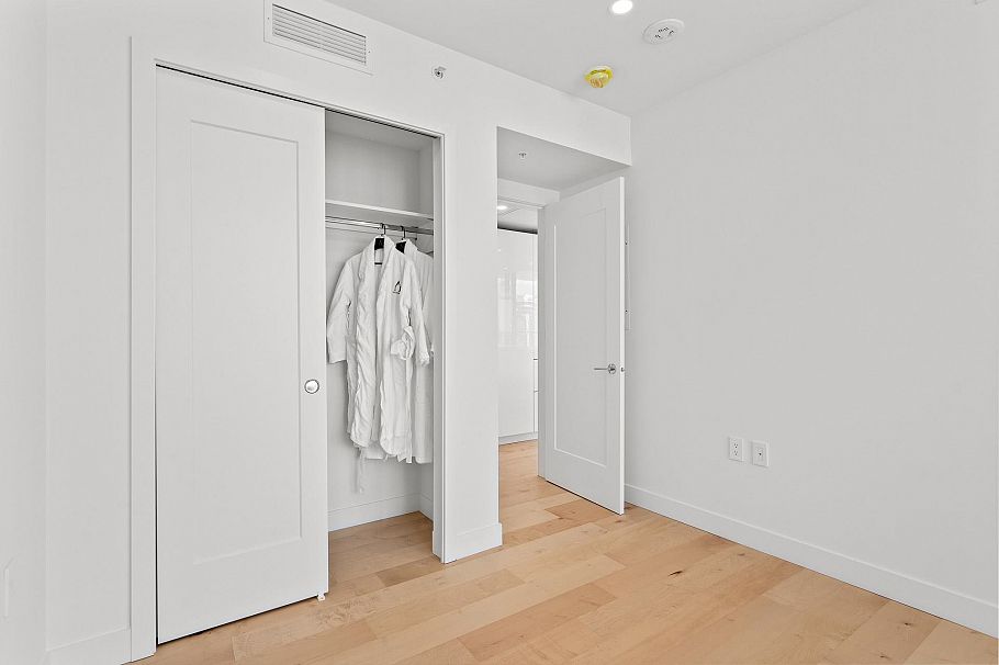 1406 135 E 13th Street North Vancouver, BC - 34