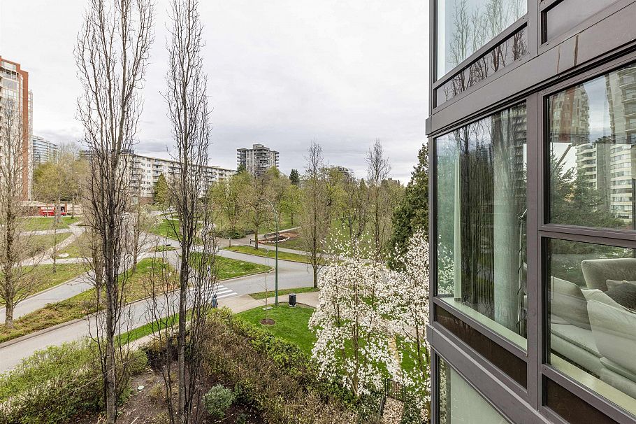 501 683 Victoria Park West North Vancouver, BC - 24