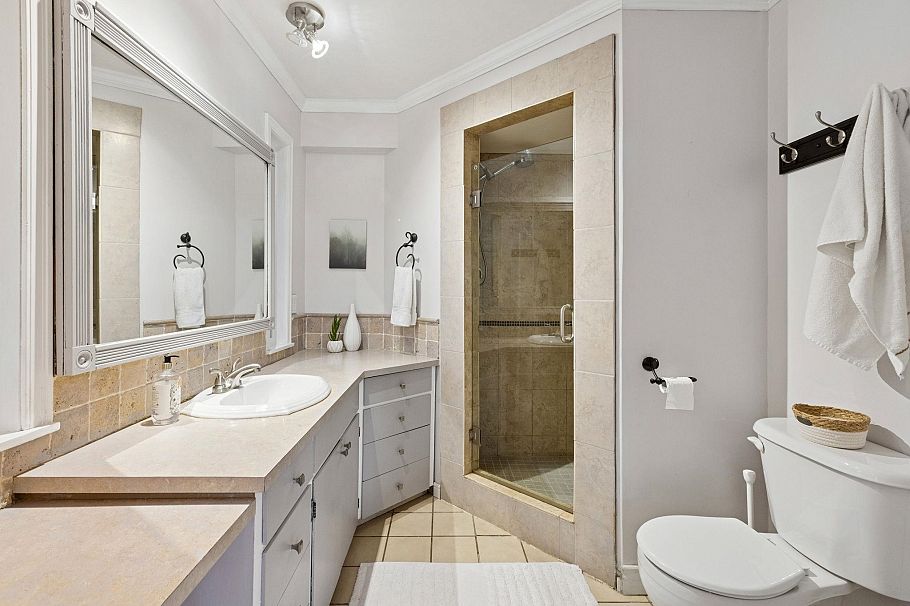 1433 Mcnair Drive North Vancouver, BC - 31