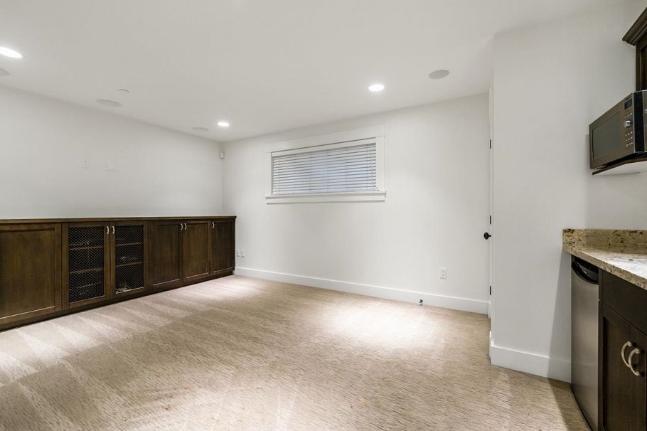 2031 W 45th Avenue Vancouver, BC - 24