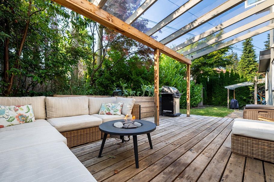 3680 Edgemont Boulevard North Vancouver, BC - 4