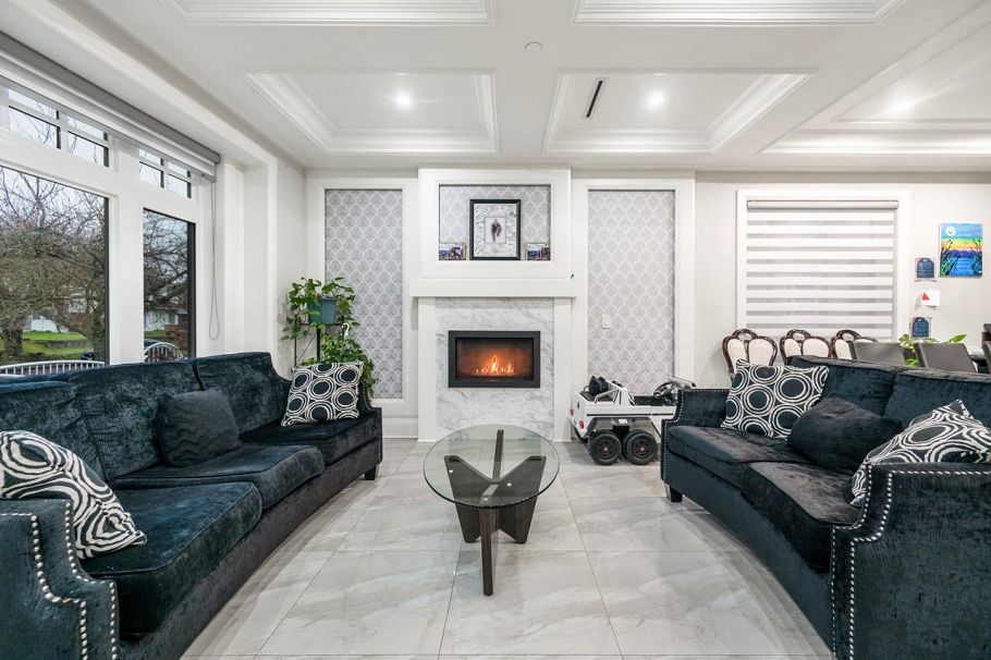 1176 E 60th Avenue Vancouver, BC - 4