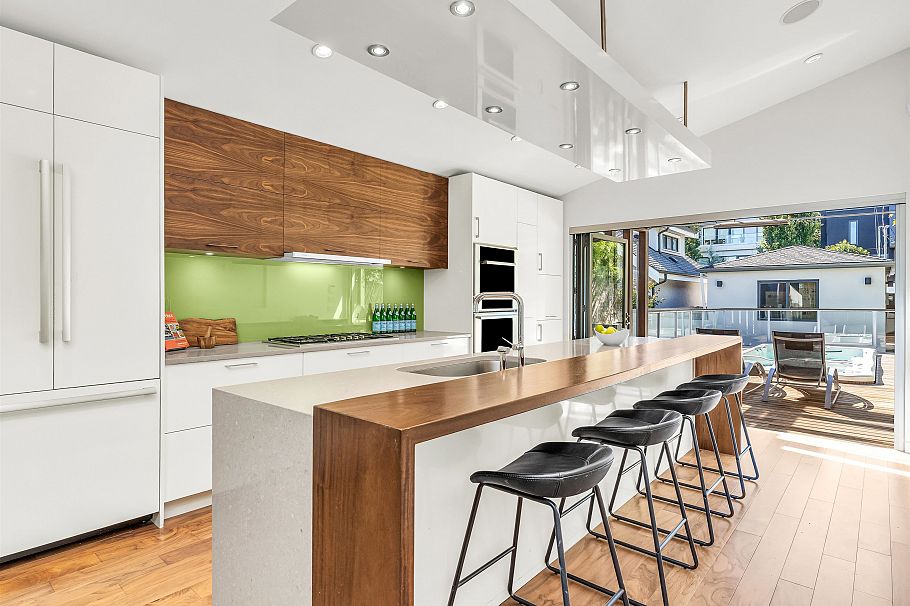 534 E 29th Avenue Vancouver, BC - 2