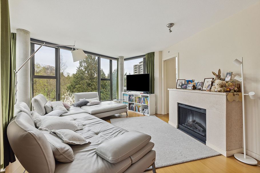 501 683 Victoria Park West North Vancouver, BC - 4