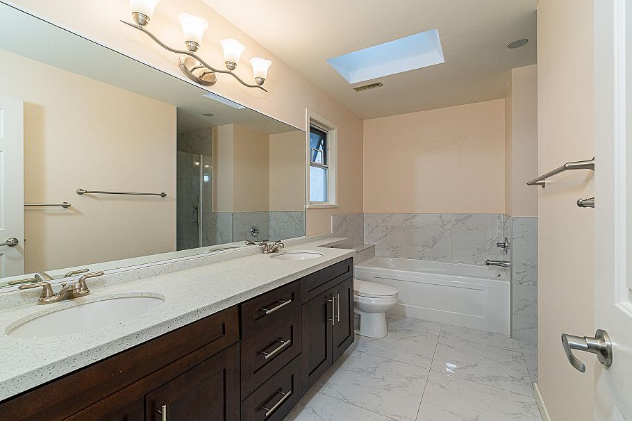 2922 W 22nd Avenue Vancouver, BC - 22