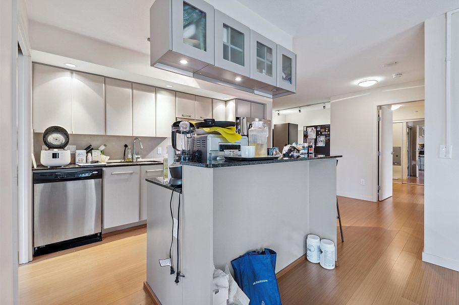 501 683 Victoria Park West North Vancouver, BC - 15