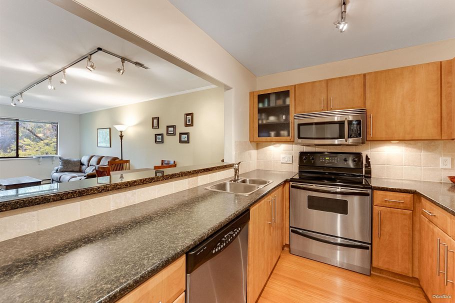 302 1633 W 11th Avenue Vancouver, BC - 9