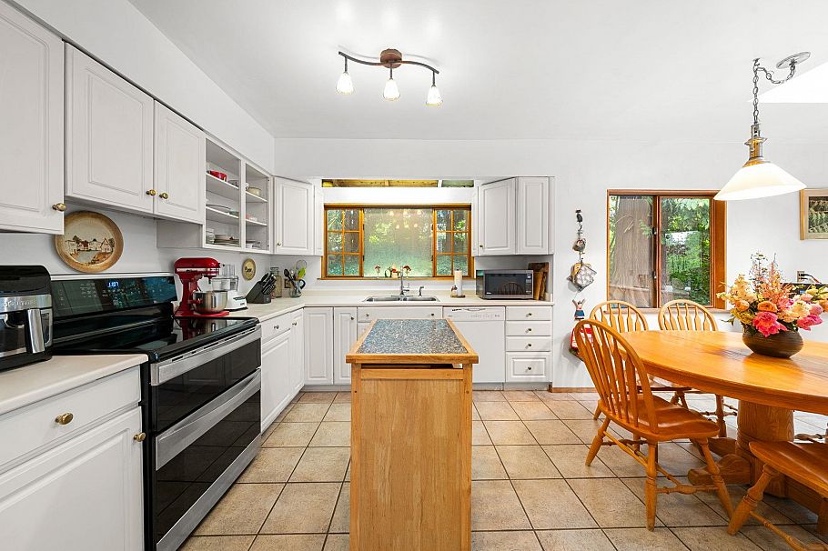 338 E Osborne Road North Vancouver, BC - 17