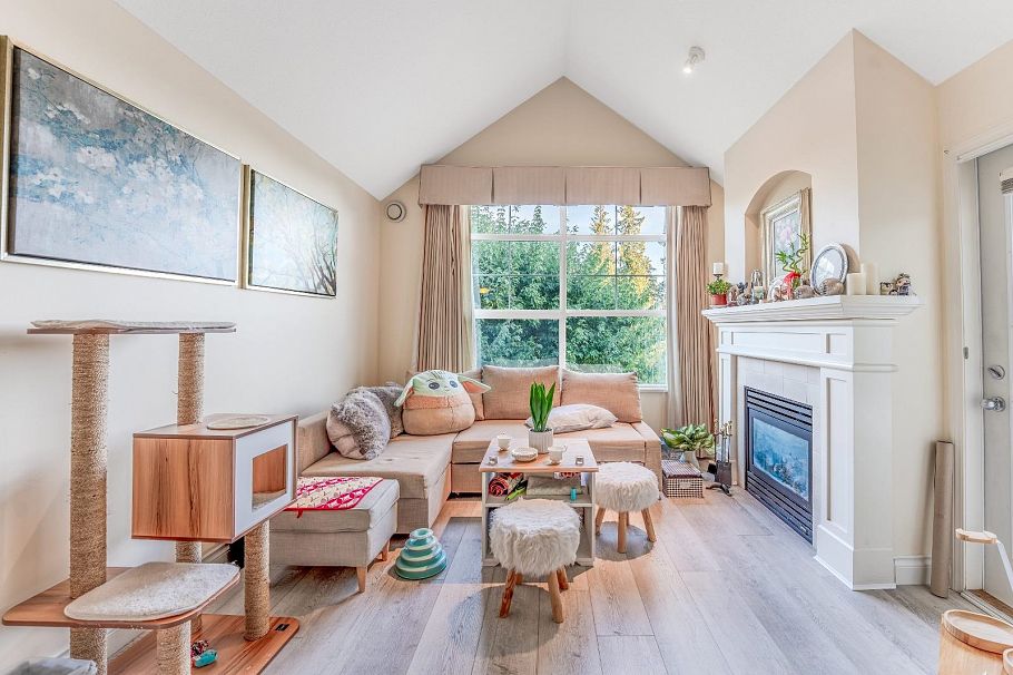 416 960 Lynn Valley Road North Vancouver, BC - 2