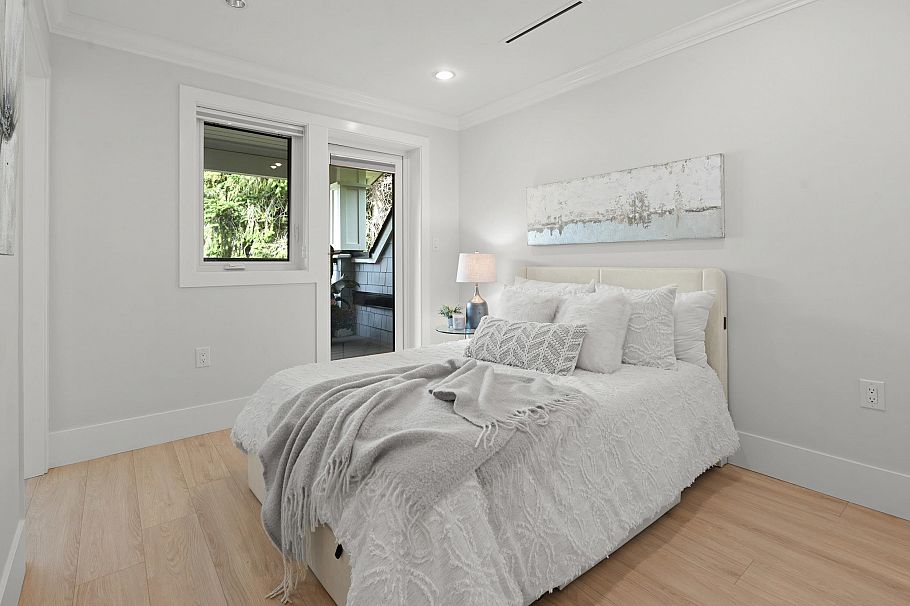 2377 W 7th Avenue Vancouver, BC - 20