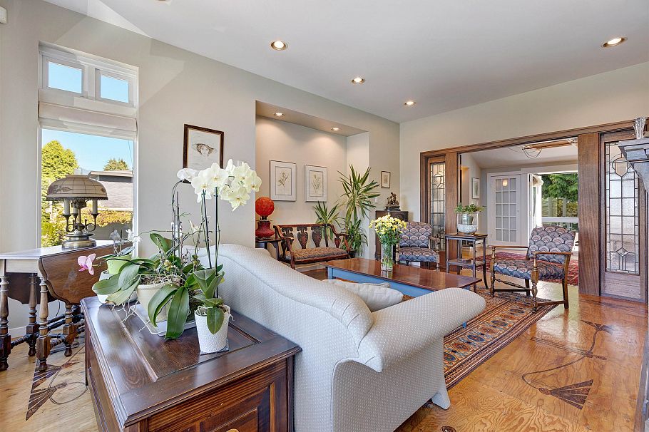 670 Montroyal Boulevard North Vancouver, BC - 8