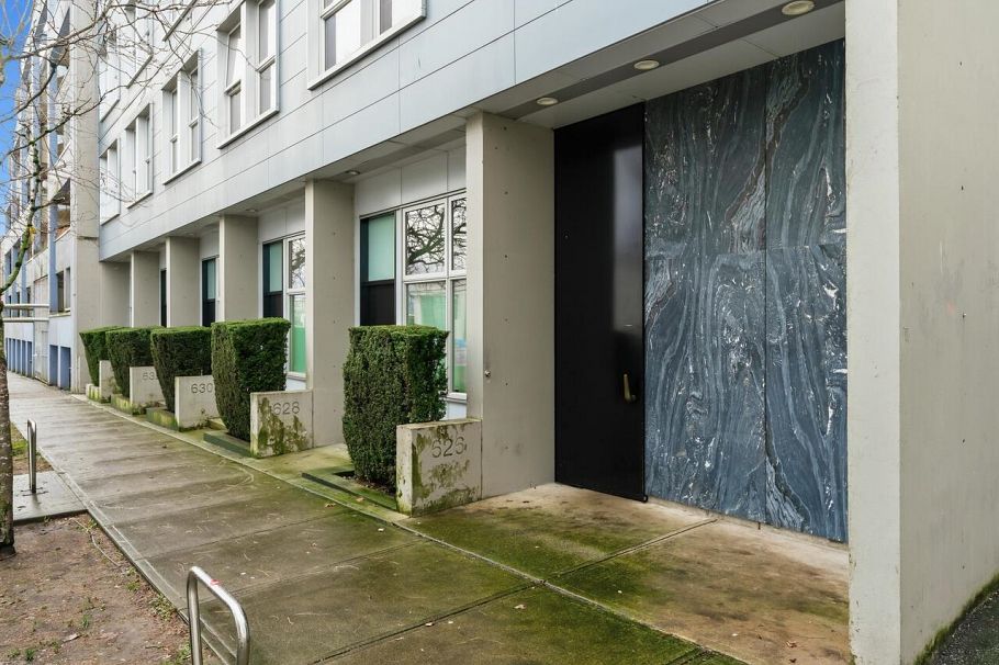 305 626 Alexander Street Vancouver, BC - 3