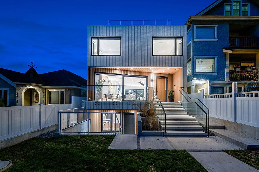 3679 Pandora Street Vancouver, BC - 1