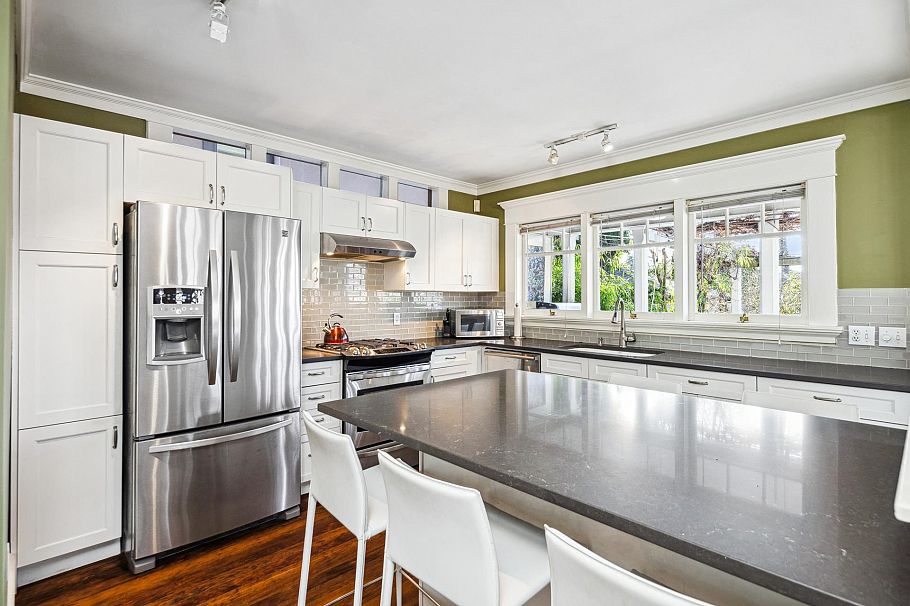 341 W 22nd Street North Vancouver, BC - 14