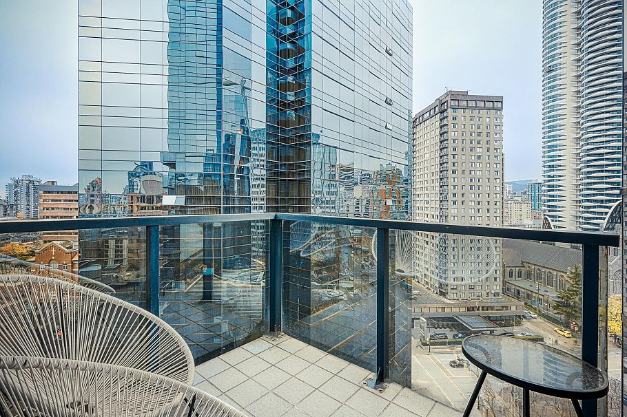 1705 1050 Burrard Street Vancouver, BC - 2