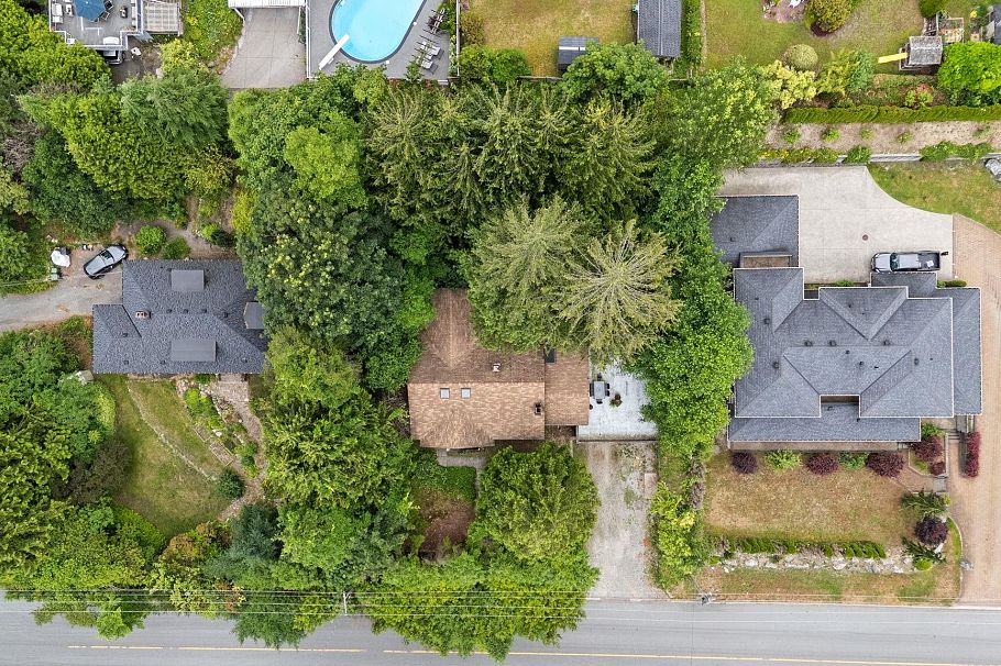 338 E Osborne Road North Vancouver, BC - 2