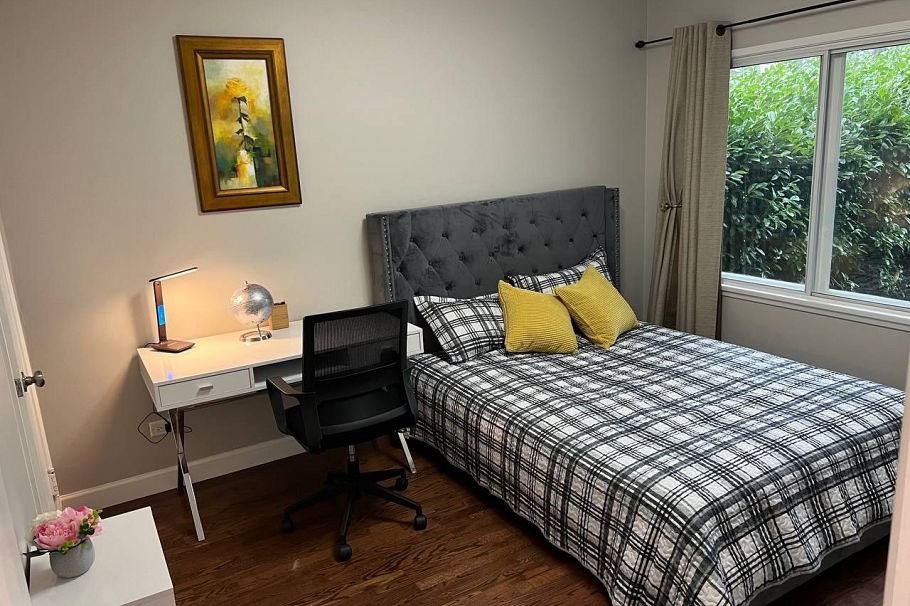 515 W Queens Road North Vancouver, BC - 9