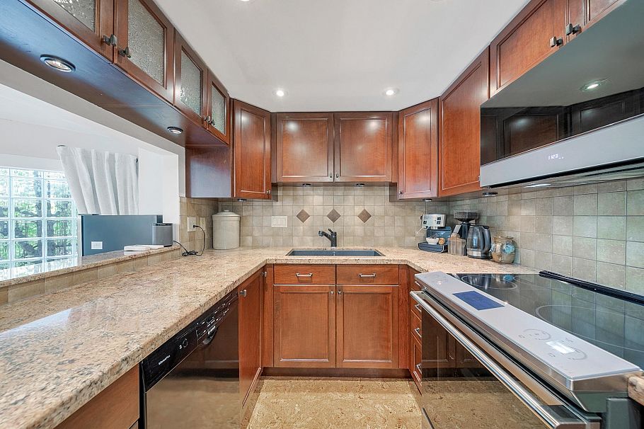 2217 Oak Street Vancouver, BC - 3