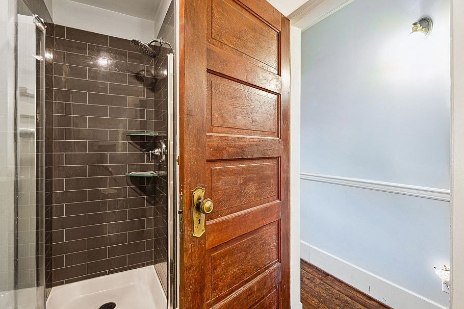 341 W 22nd Street North Vancouver, BC - 12