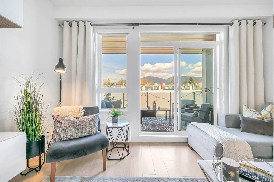 410 711 W 14th Street North Vancouver, BC - 1