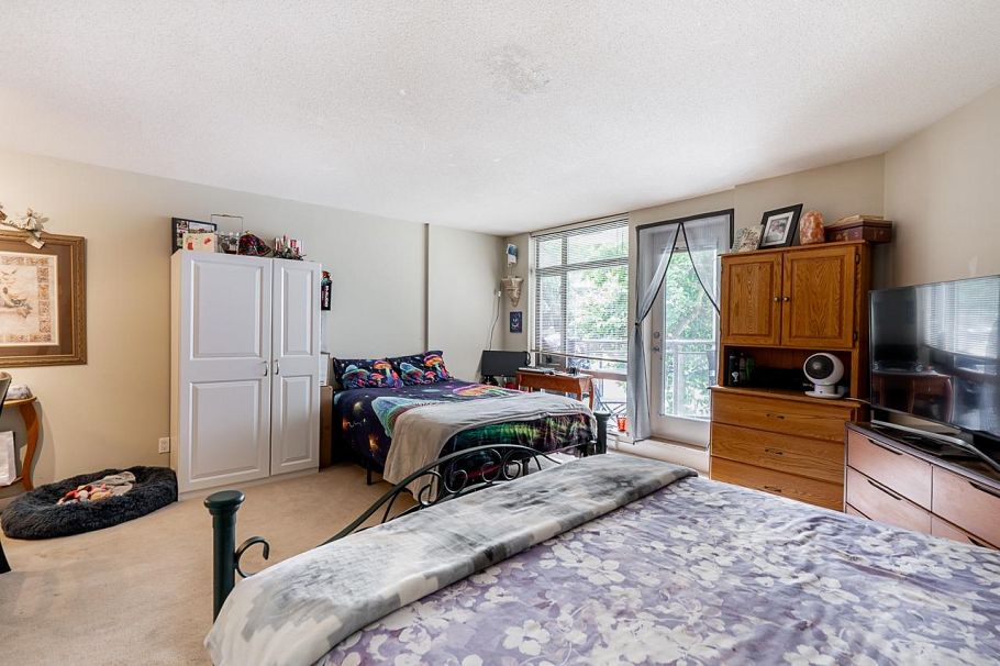 211 3660 Vanness Avenue Vancouver, BC - 4