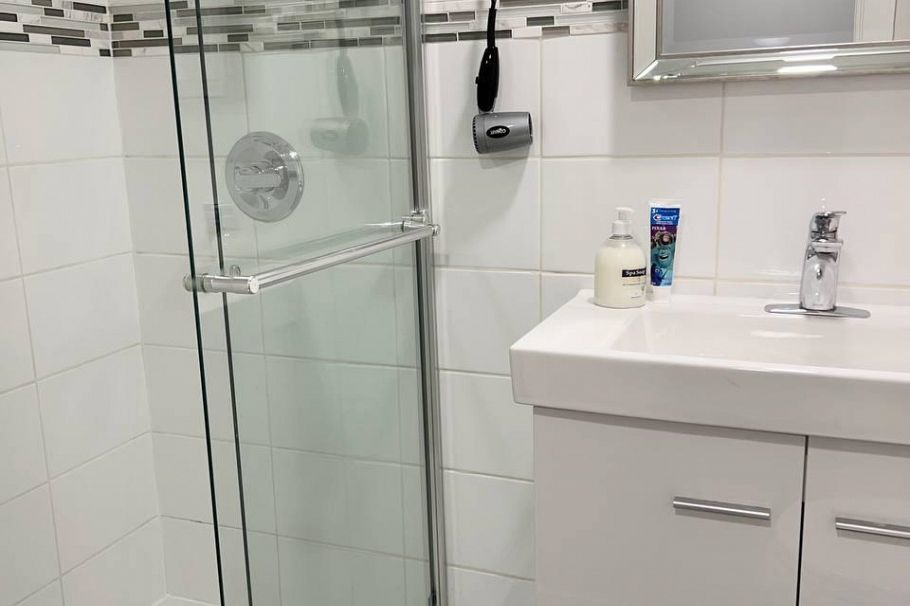 515 W Queens Road North Vancouver, BC - 12