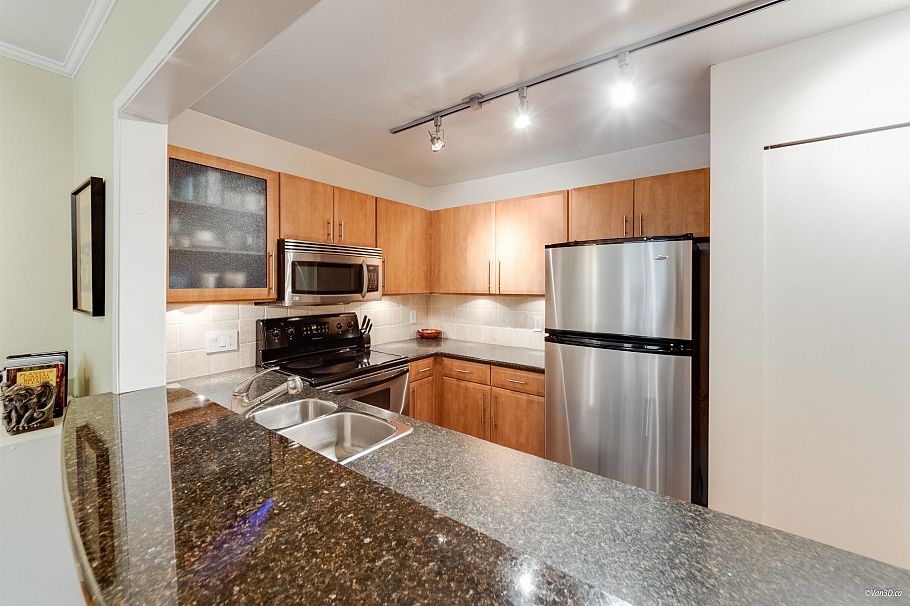 302 1633 W 11th Avenue Vancouver, BC - 10