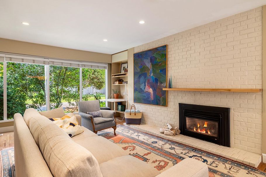 3680 Edgemont Boulevard North Vancouver, BC - 2