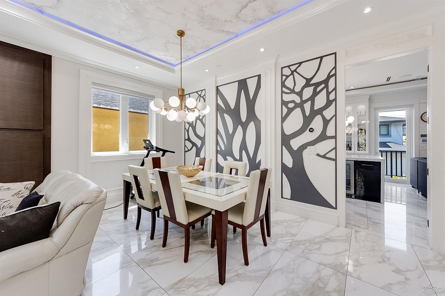 6913 Argyle Street Vancouver, BC - 6