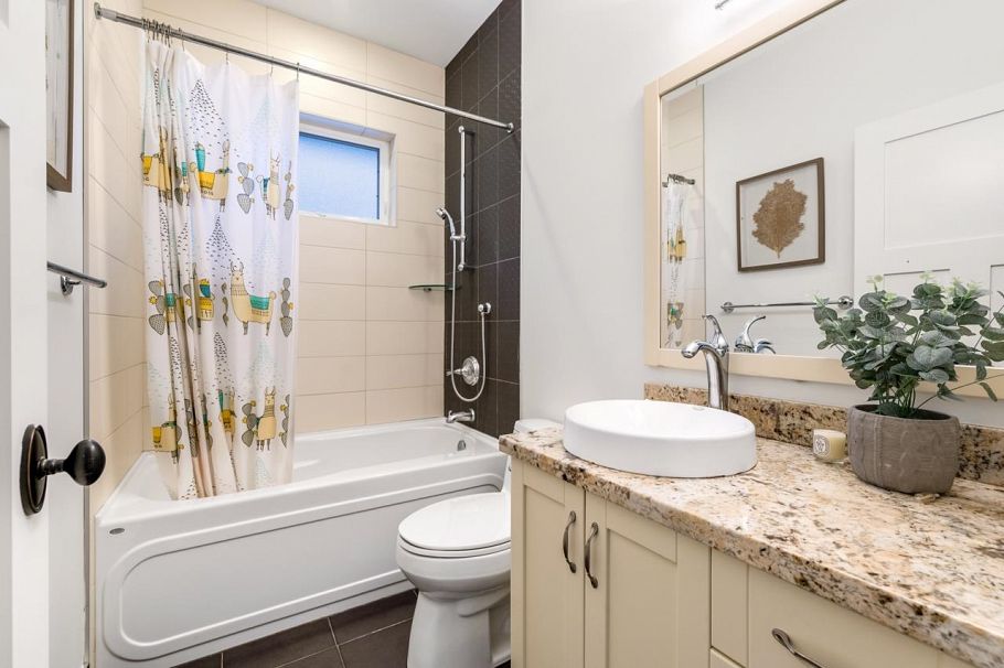 2031 W 45th Avenue Vancouver, BC - 18